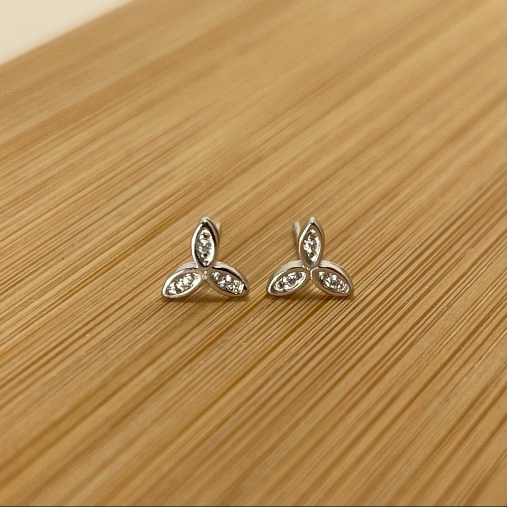 Trinity floral stud earrings Diamond cz Silver 925